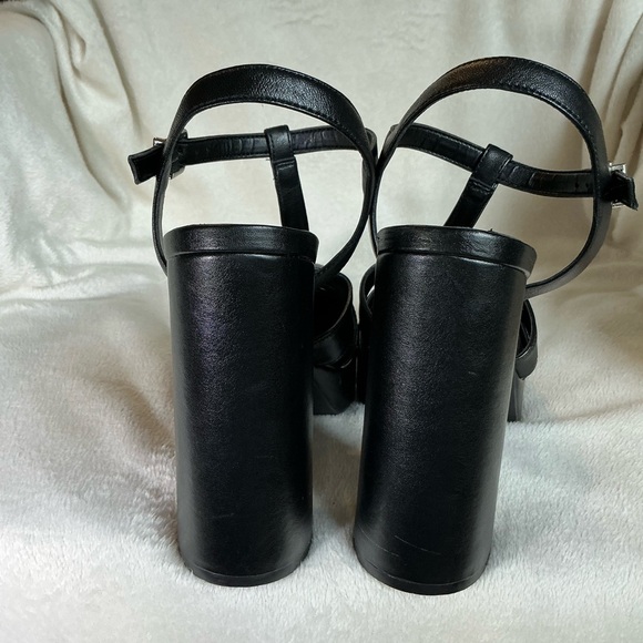 ⭐️🆕⭐️ Gianni Bini GB “Mem-Ories” Black Leather T-Strap Platform Sandals - Picture 7 of 7